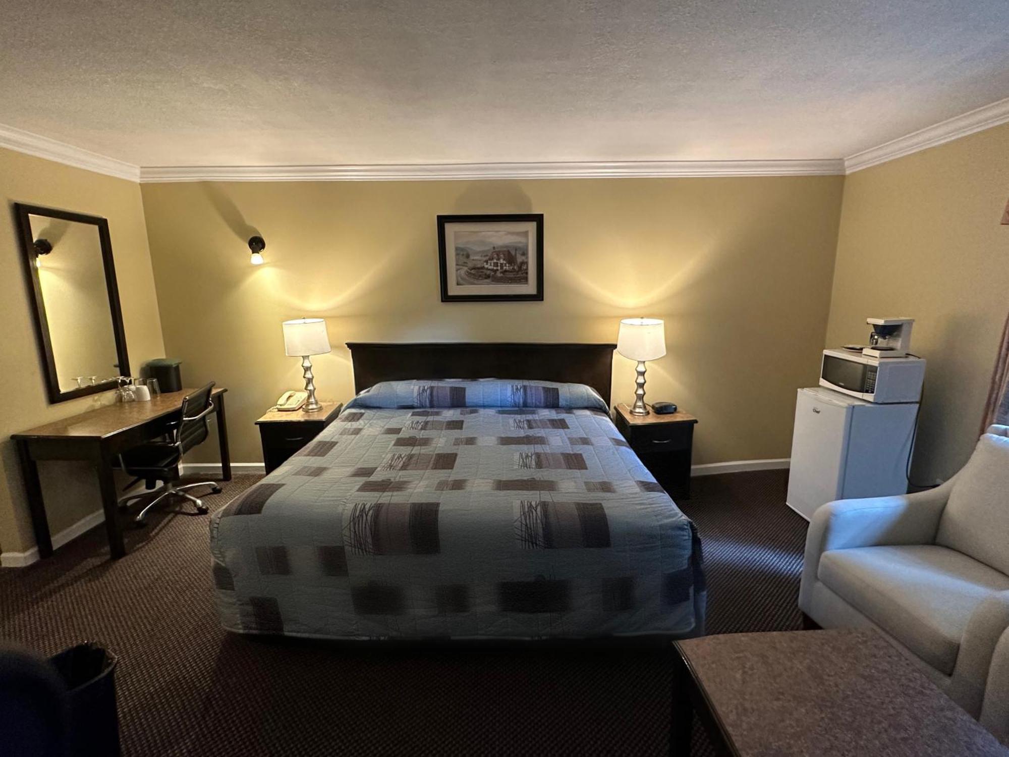 סארי Canadian Inn מראה חיצוני תמונה