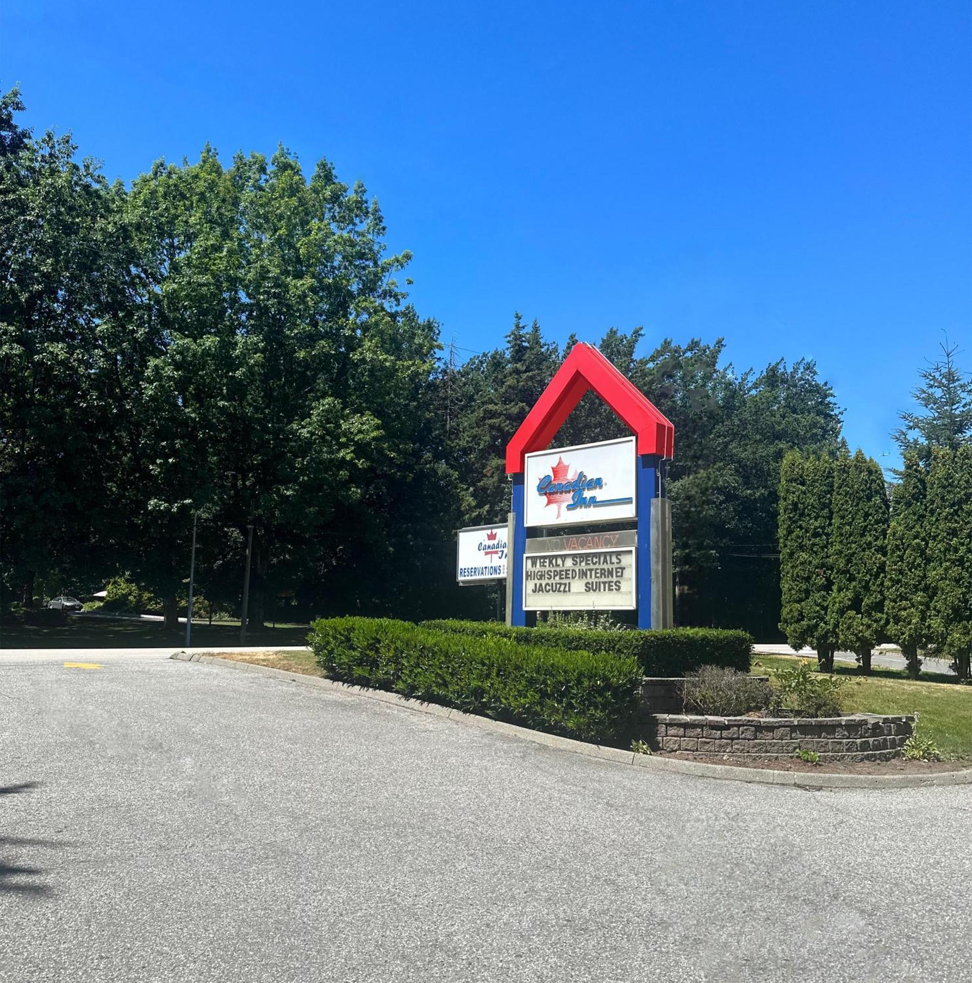 סארי Canadian Inn מראה חיצוני תמונה