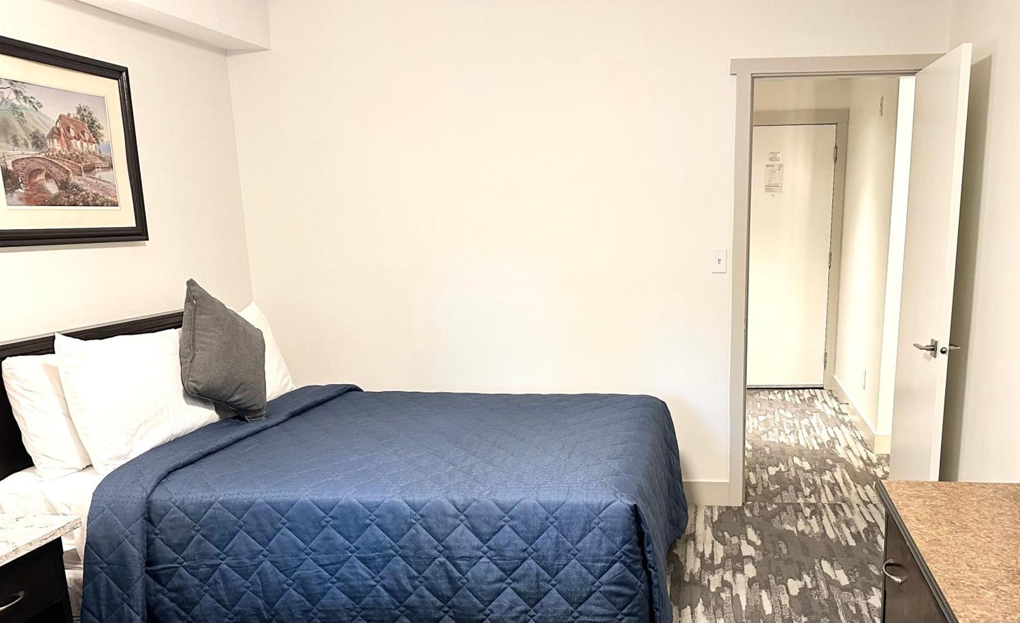 סארי Canadian Inn מראה חיצוני תמונה