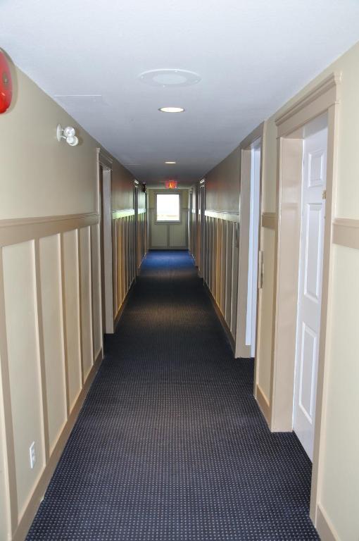 סארי Canadian Inn מראה חיצוני תמונה